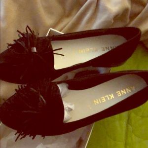 Size 10 Worn once! Also have same shoes in Red‼️